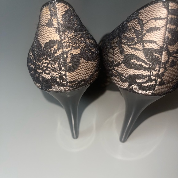 Lace High Heels - Picture 5 of 8
